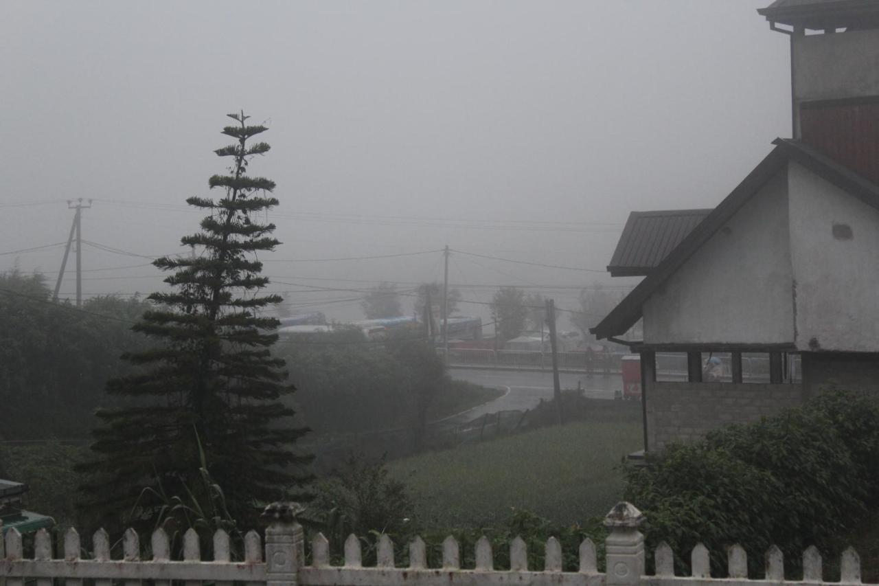 Maha Royal Hotel Nuwara Eliya Bagian luar foto